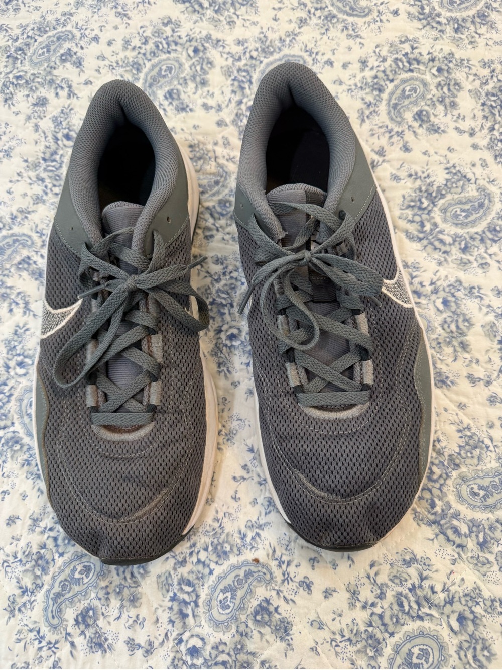 Nike Men's Grey Mesh Athletic Sneakers